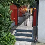 Urban Jungle - The Garden Side *
