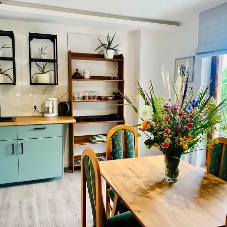 Urban Jungle - The Garden Side Apartment Gdynia